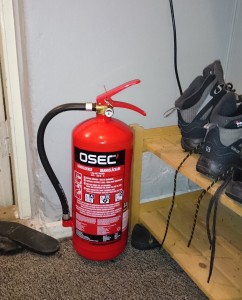 6 kg powder extinguisher next to the entrance to the common